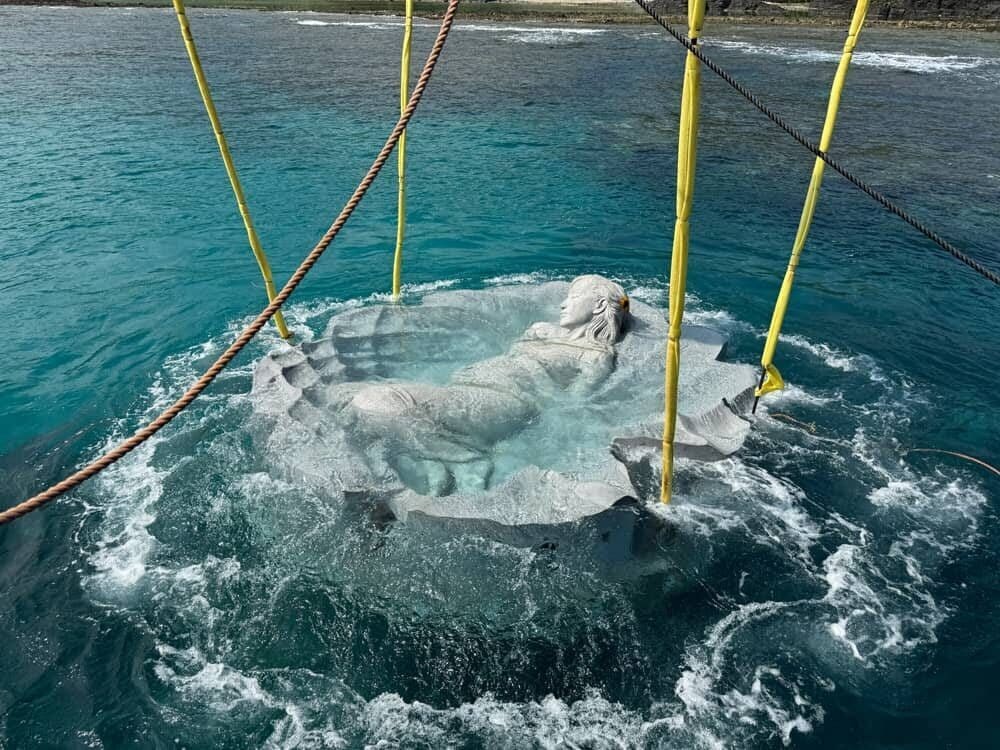 “Ocean Gaia”: escultura subaquática une arte e conservação marinha no Japão